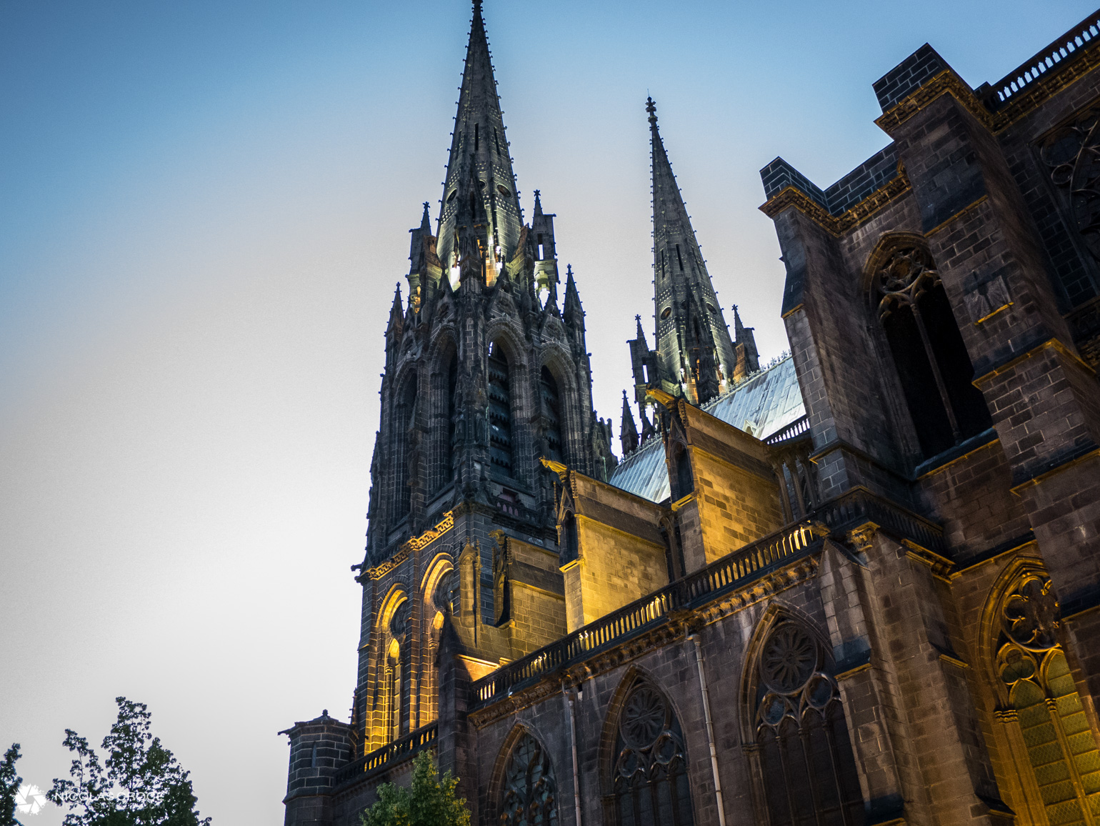Une autre vue sur la Cathédrale Notre Dame de l'Assomption - Clermont-Ferrand