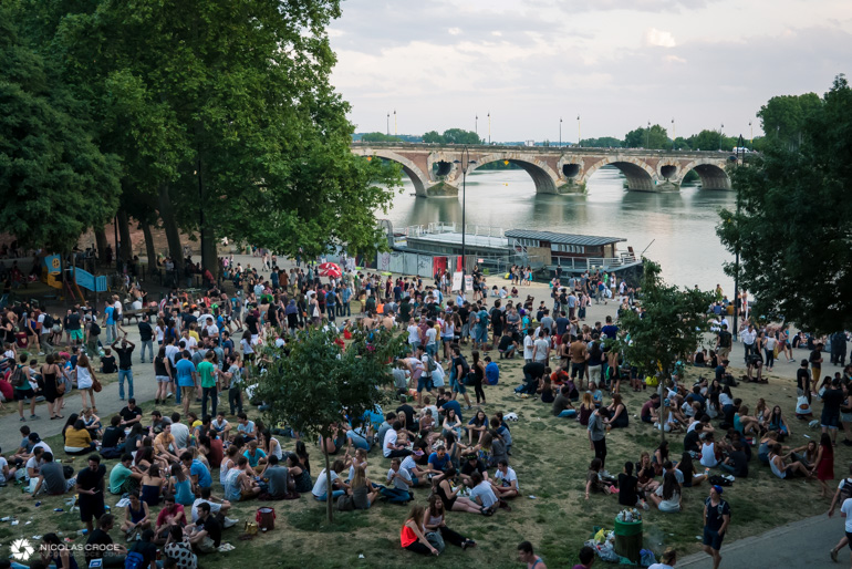 Toulouse - Fête de la musique - Les pelouses de la place de la Daurade