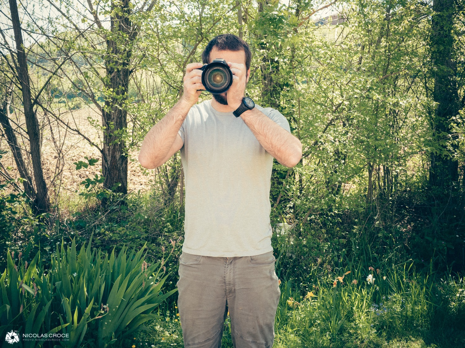 mauvaise position tenir son appareil photo