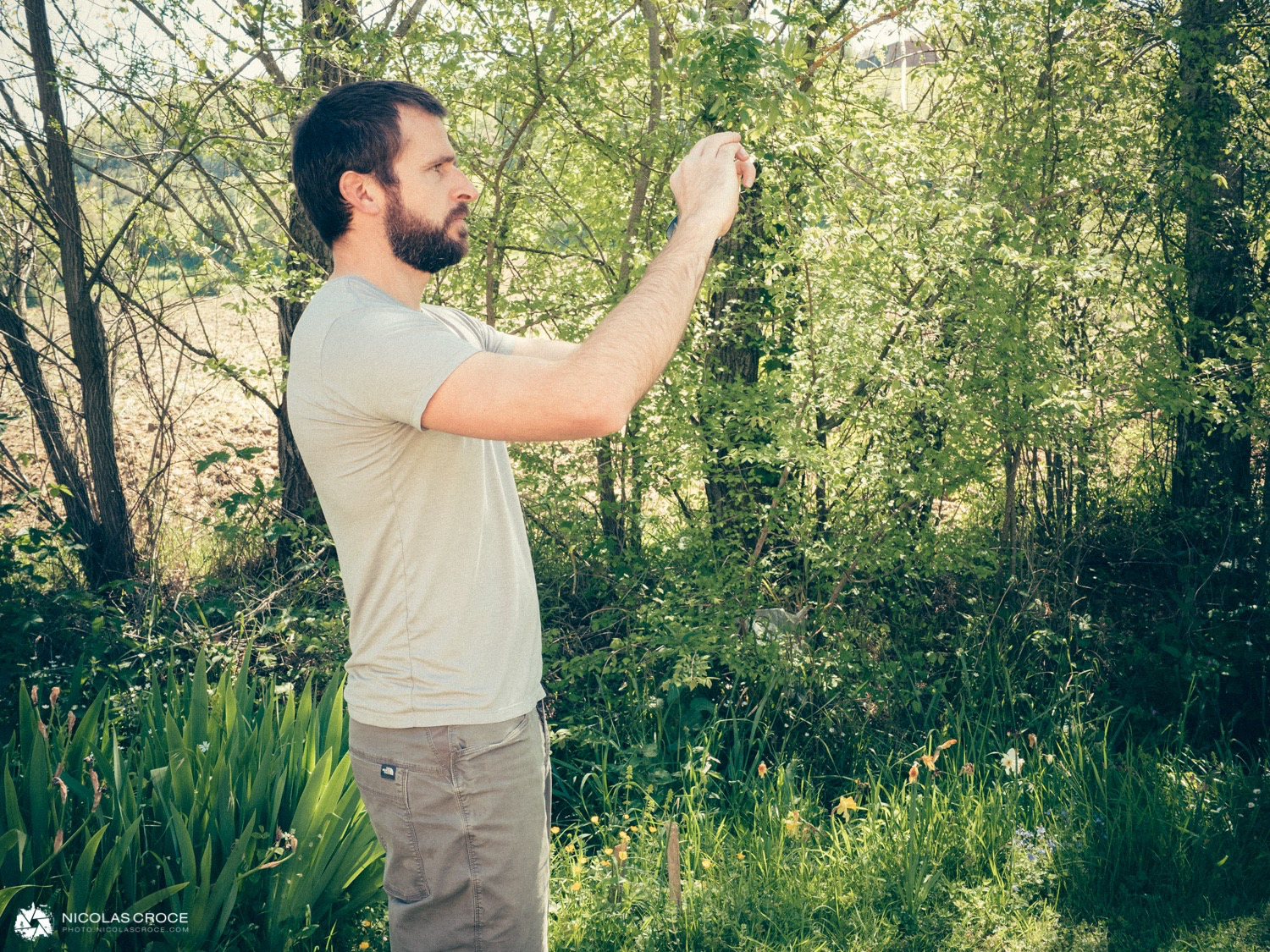 mauvaise position tenir son iphone